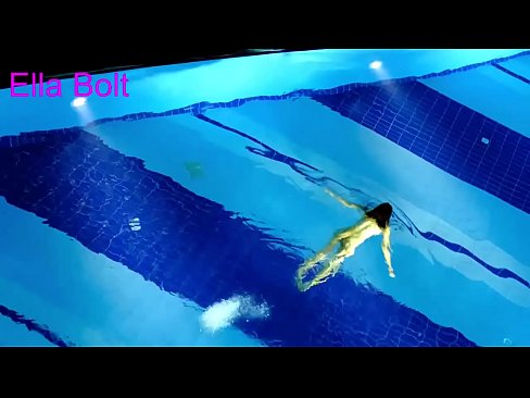 ❤️ Non podo deixar de mirar, unha moza loira que é sorprendida nadando espida na piscina do resort ELLA BOLT ❌ Porno bonito en % gl.pornmega-com.ru % ❌❤